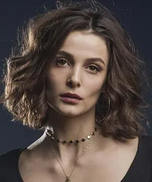 Бюшра Девели (Büsra Develi)